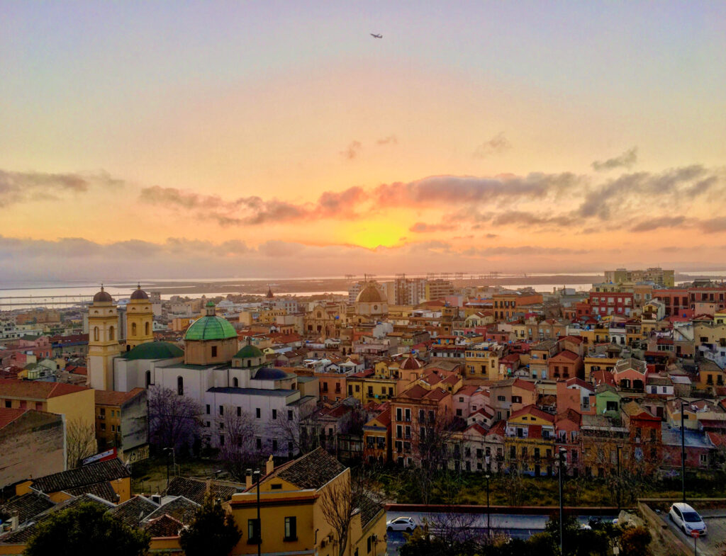 Panorama di Cagliari al tramonto