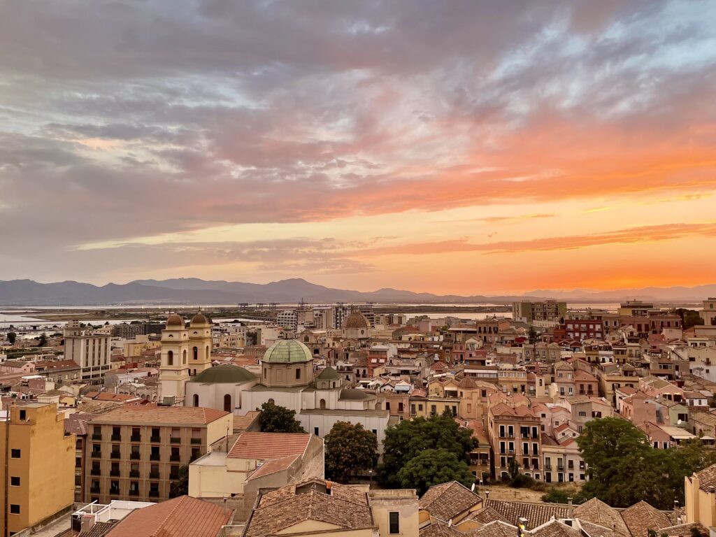 Panorama di Cagliari al tramonto
